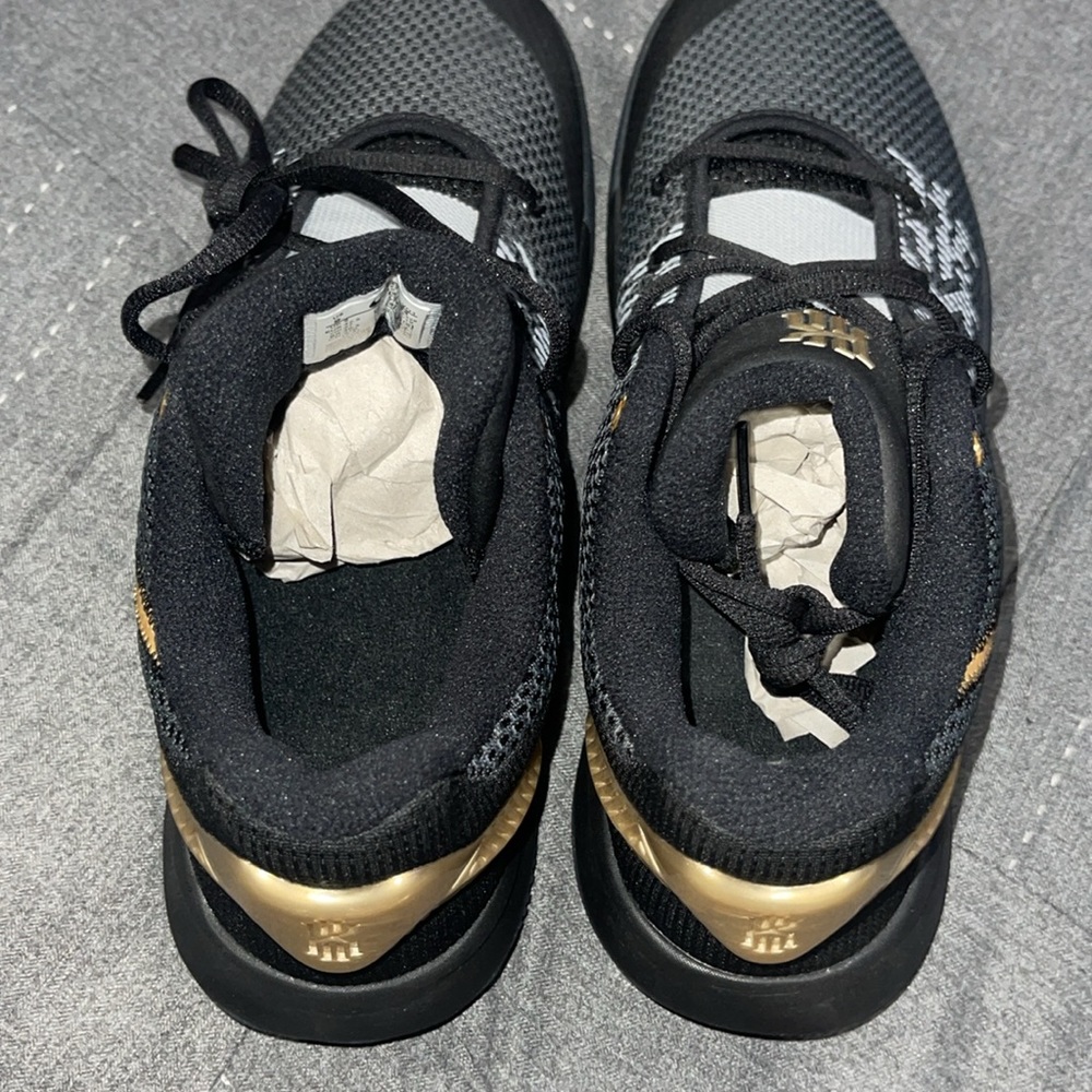 Nike KYRIE FLY TRAP ZOOM BLACK & GOLD Men’s 9.  NEVER WORN. NEW NO BOX - Picture 7 of 8